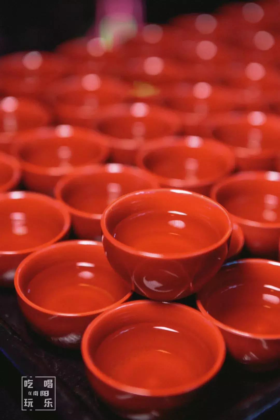 藏身南阳小区边斗酒场，1%的人能找到！茶奥利奥冰激凌吃了都醉？