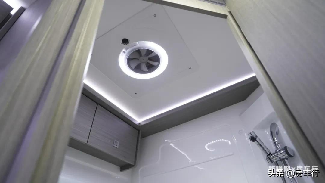 依维柯赛德房车猎鹰2号,南京依维柯新款房车c型房车