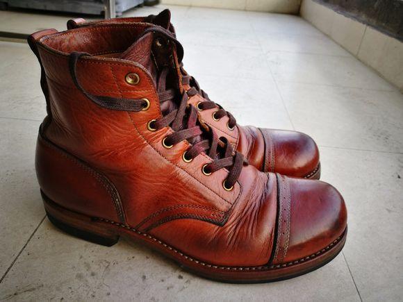 皮鞋松了有什么办法解决,皮鞋一只松一只紧是怎么回事