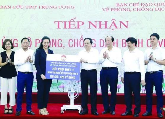 捐2万亿越南盾给越南买疫苗，幕后有*江濠**裔女富豪与香港仔的传奇