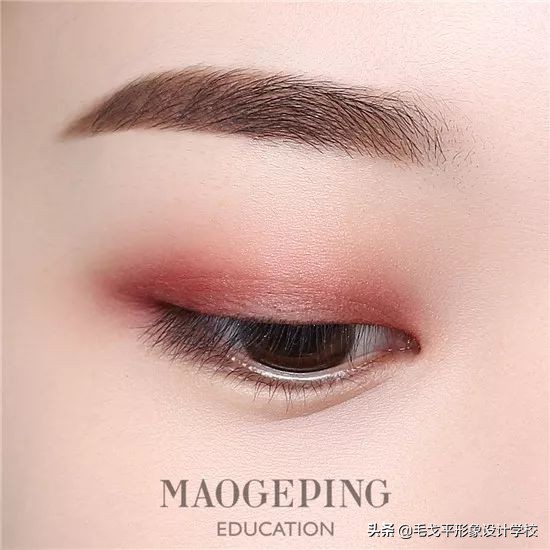 内双化眼妆使眼睛变大有神,眼妆怎样画得好看显得有神内双