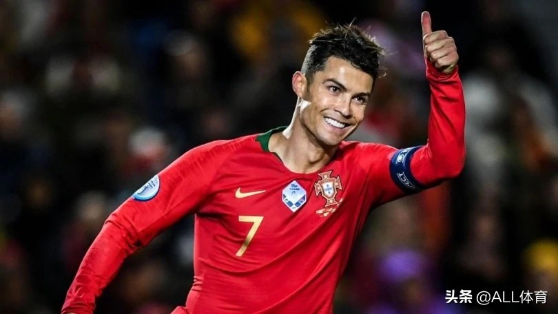 优质偶像的担当！C罗又为疫情捐款，这次帮助的是业余足球！