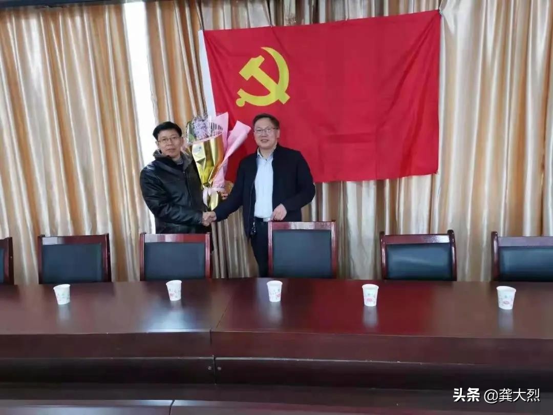 荣发群：从教34年，追寻一个乡村教师生命的那份纯真