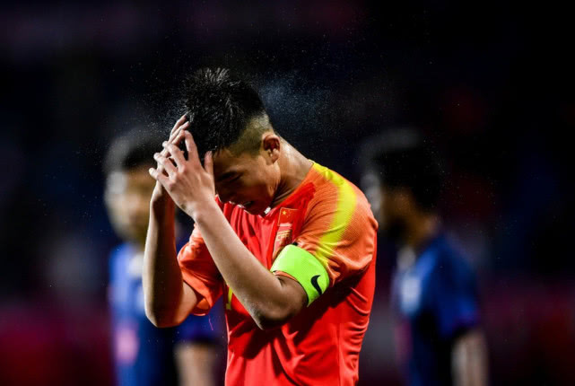 熊猫杯耻辱战-中国国青0-2泰国吃2连败，门将送乌龙大礼！