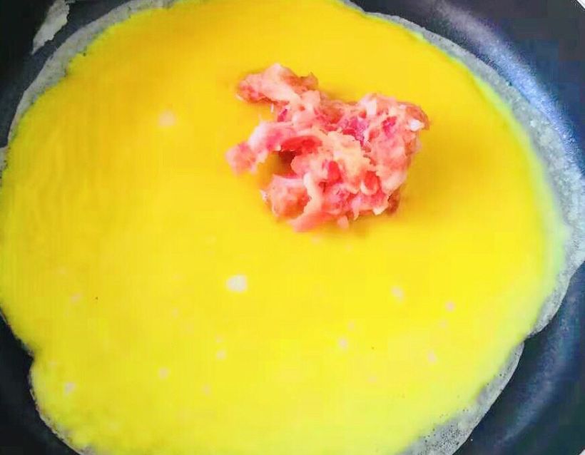 来个小巧可爱的蛋饺，一口一个美味，好好享受晚餐的时光