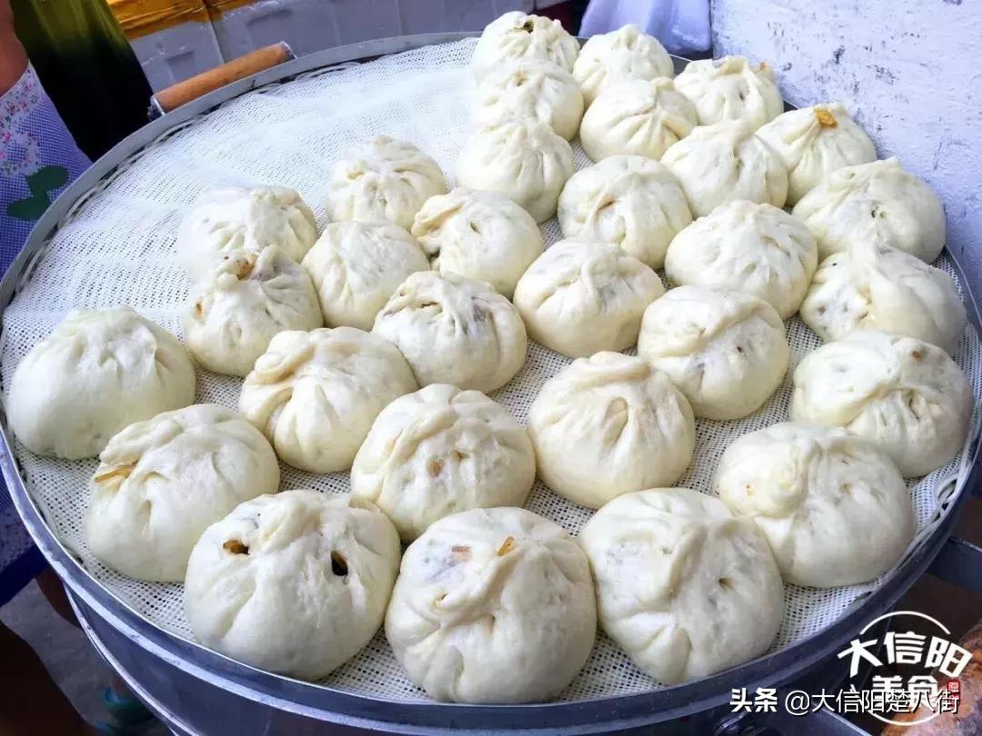 探店：信阳这家十年无名包子铺，据说排队到腿软也要吃？