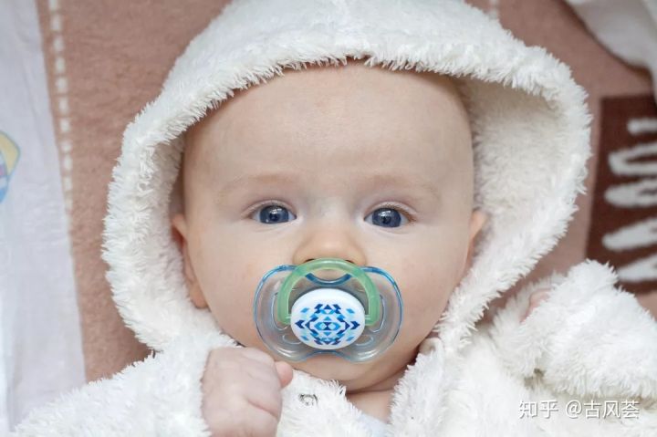 安抚奶嘴到底用不用?看完这篇不再纠结