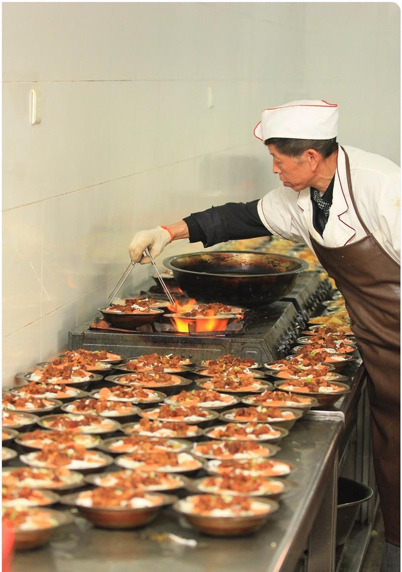 吃在“远航大酒楼”，绵阳学生的最高伙食标准