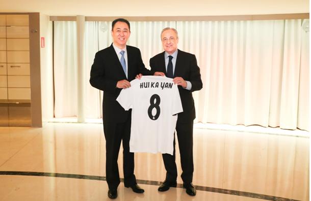 恒大马德里足球冠军赛巅峰对决许家印现场观战助威未来之星