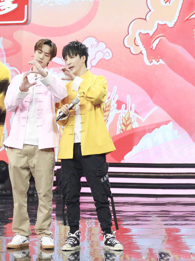 王一博穿的唐装,王一博唐装