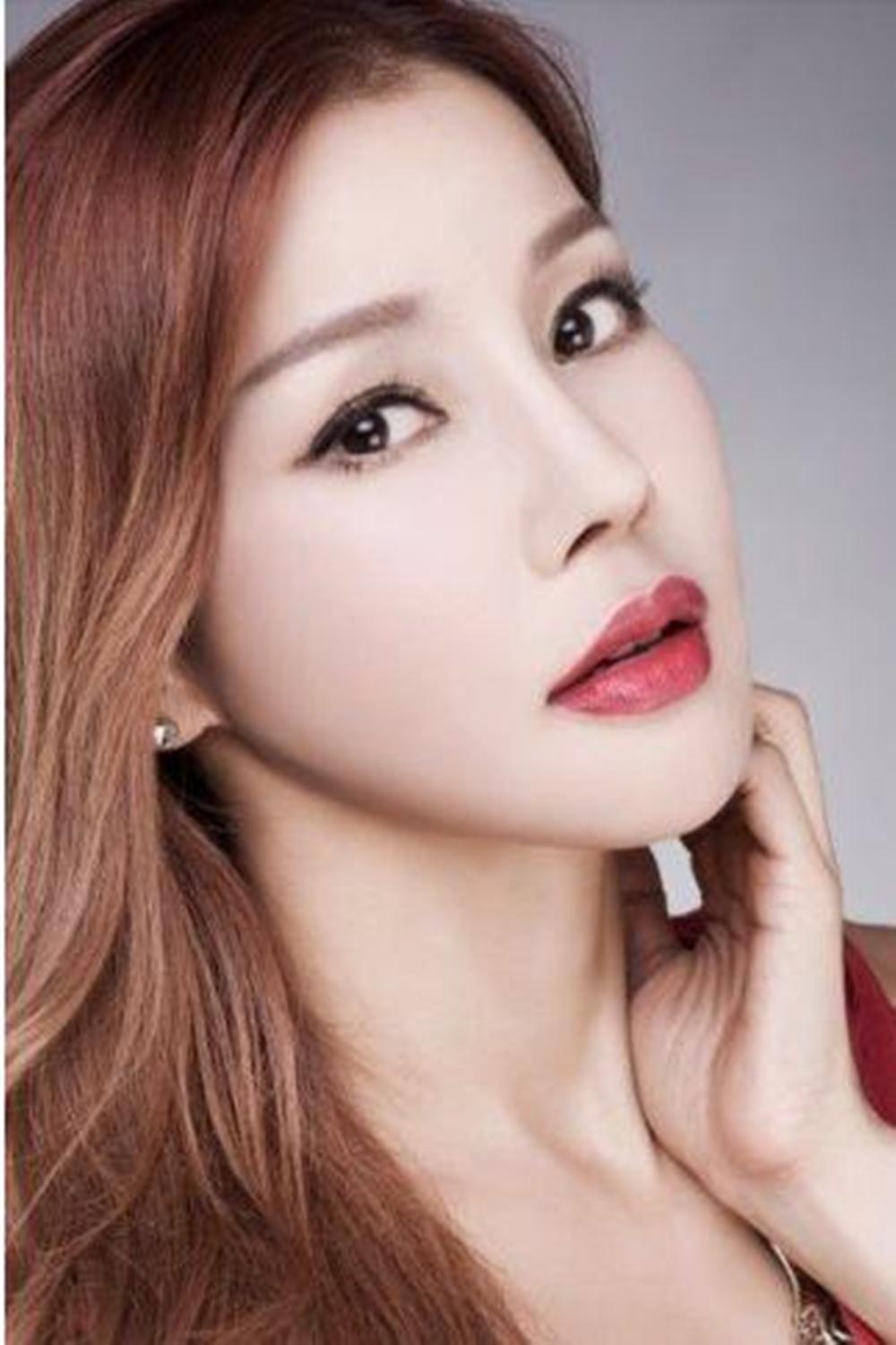 这对明星夫妻年龄相差17岁，堪称“母子恋”，怀孕生娃成了大难题