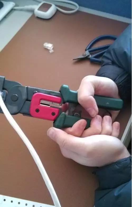 怎么测试网线水晶头有没有信号,七类网线万兆水晶头制作视频教程