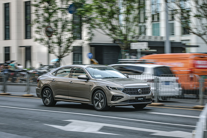 试驾新款*萨特帕**，转型年轻化不仅仅是颜值，操控也变了？