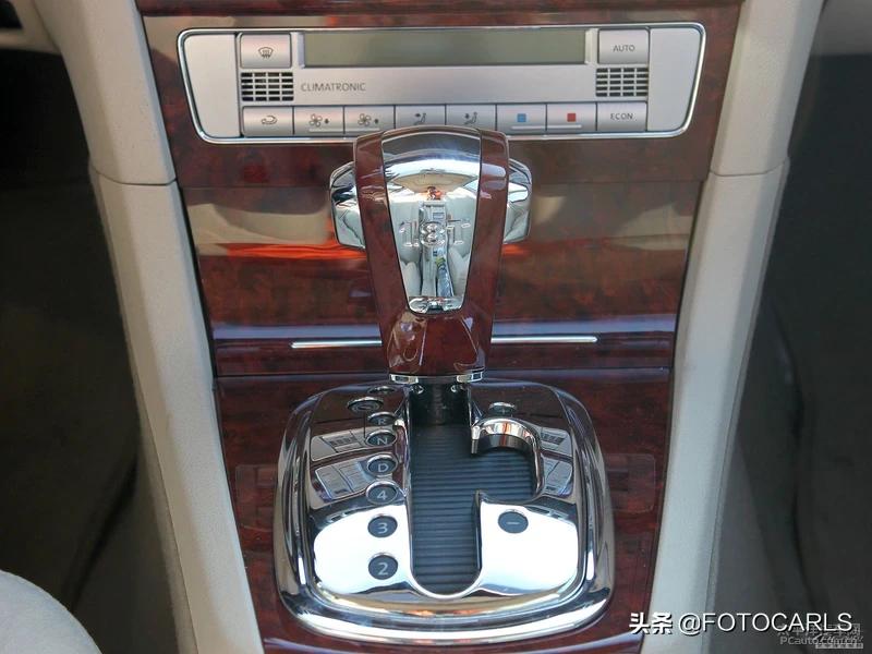 大众领驭09款,09年帕萨特领驭高配内饰图片