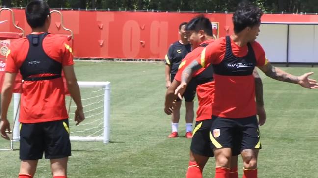 国足不过520改玩对对碰,游戏放松活跃气氛,4对组合谁表现更好