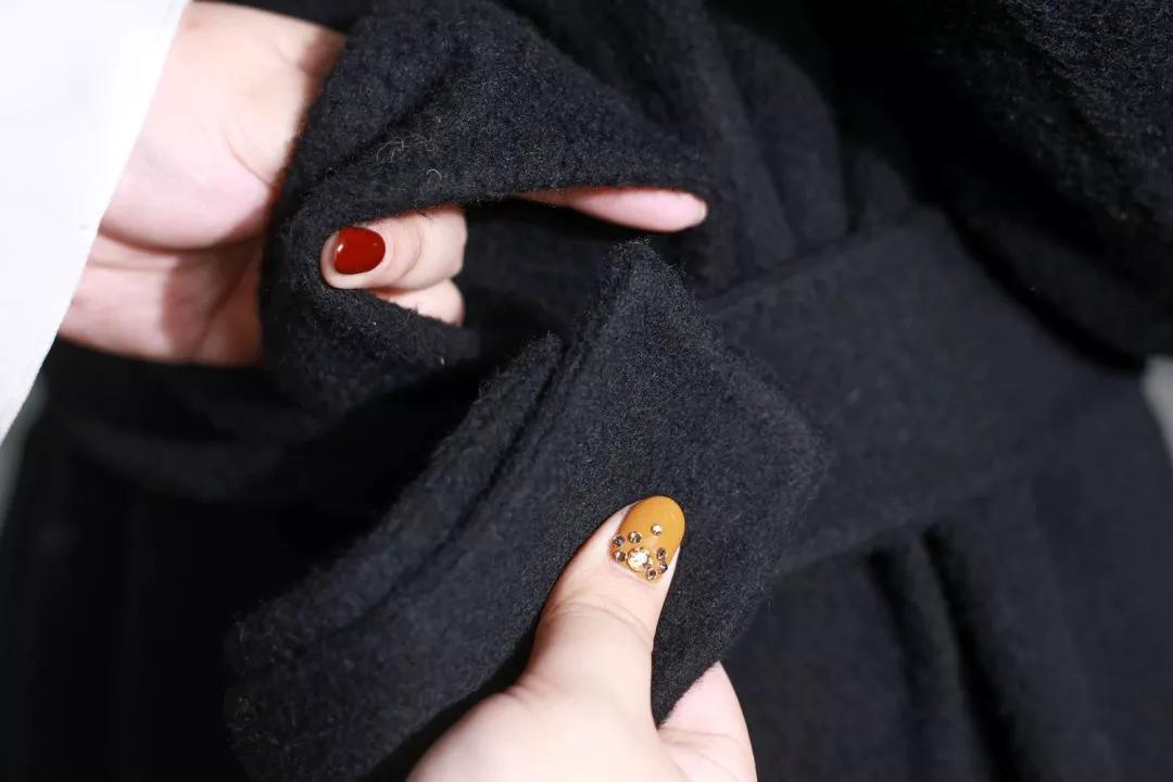 风衣后面的腰带怎么系才好看,风衣后面的腰带怎么系韩版