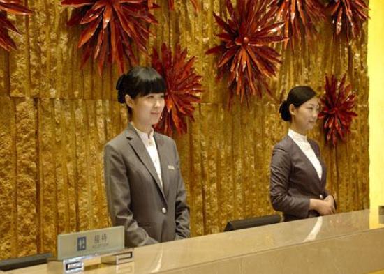 前台接待客户的基本流程及礼仪,前台服务礼仪先鞠躬还是先问候