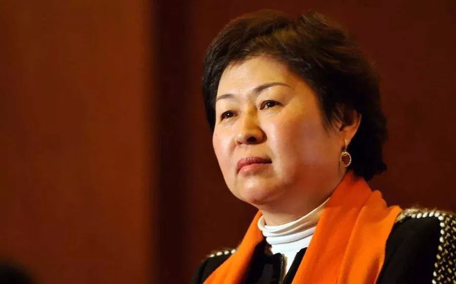 80岁女富豪白手起家,32岁女会计逆袭