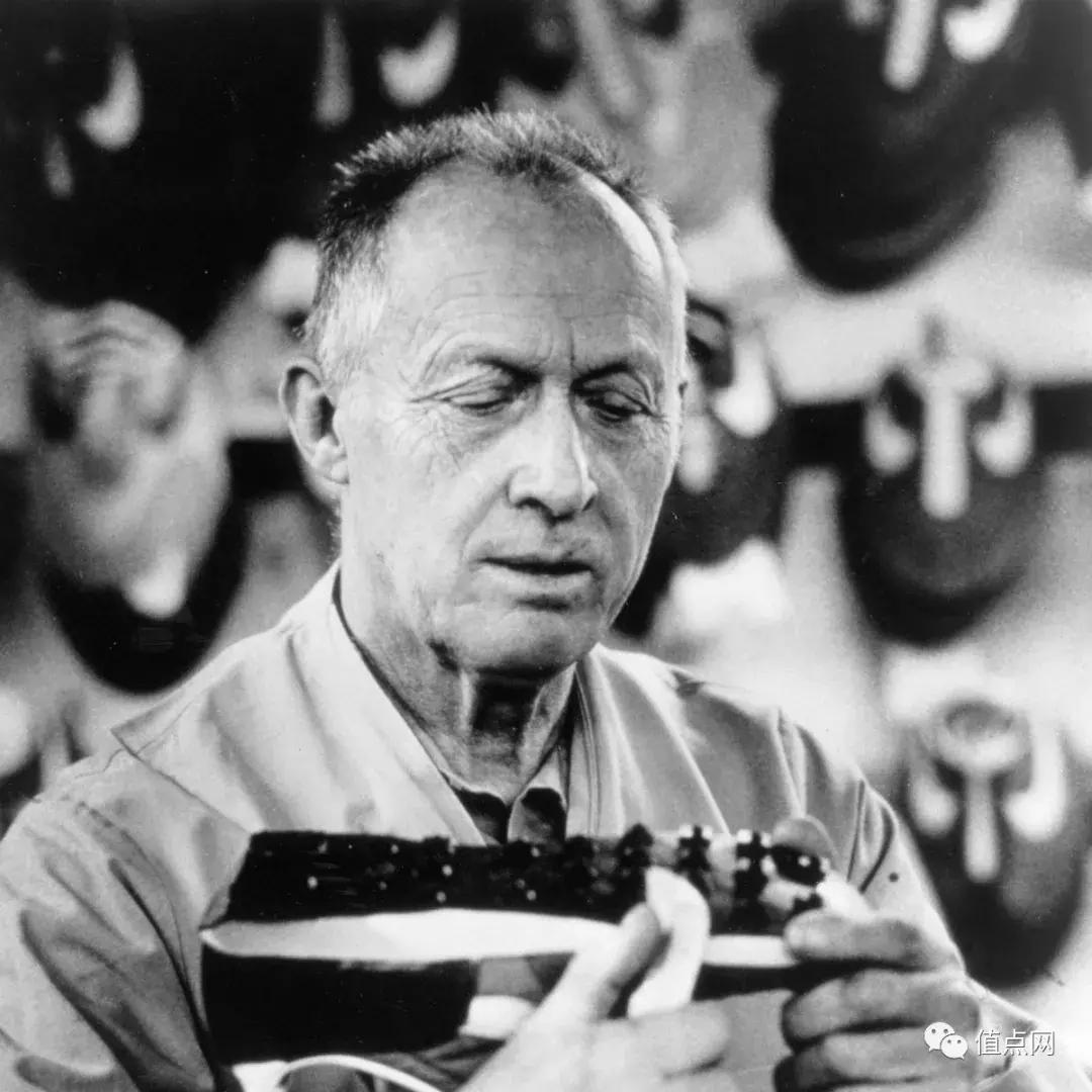 苏富比拍卖联名鞋 (苏富比拍卖鞋)