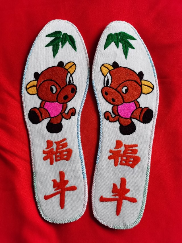 绣花鞋垫太美了,妈妈刺绣鞋垫