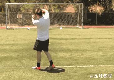弧线球怎么才能踢出球速,如何拉出弧圈球