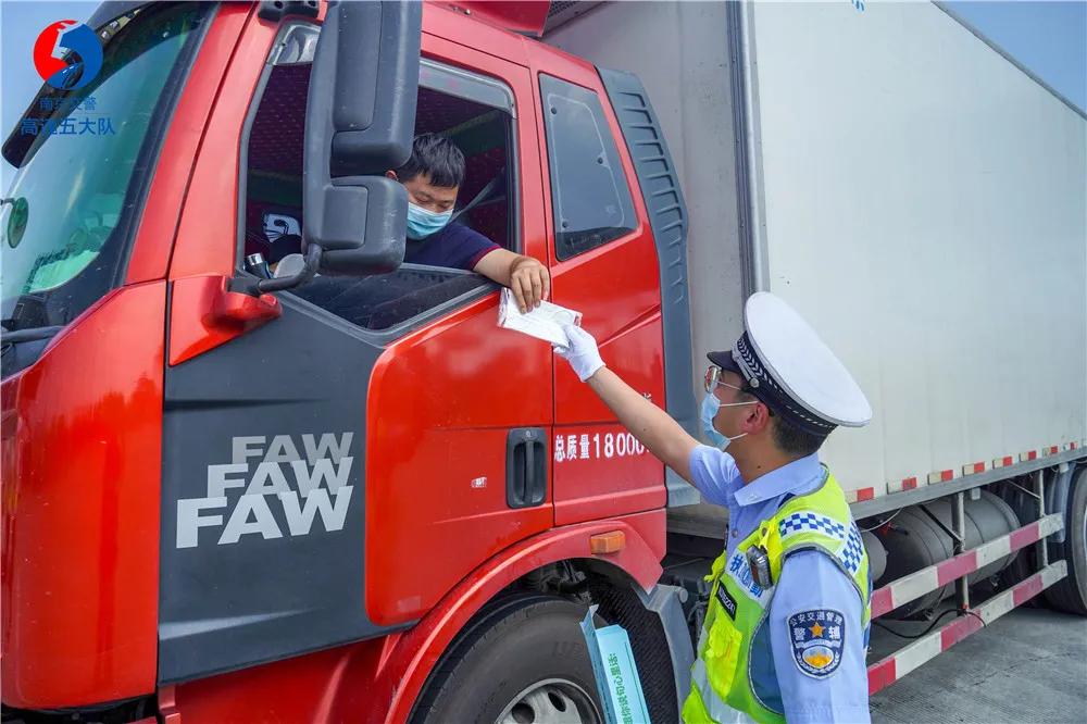 这个国庆节，上汽大众ID.家族用志愿红表达心中热爱