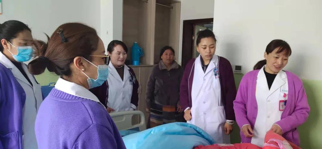阜康医生临危授命行剖宫产手术，填补嘉黎县医院历史空白