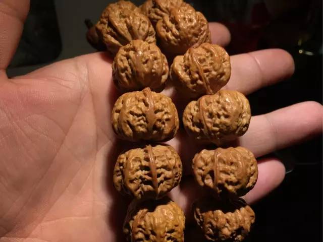 京八棱小核桃纹路和尺寸哪个重要,1.8尺寸野生小核桃手串