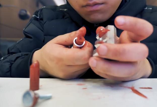 女神节将至，小伙把女友全部口红融化成一支，那些直男送的沙雕