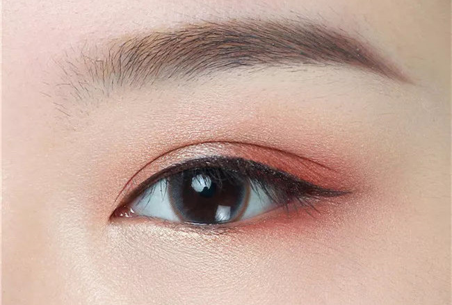 眼影怎么涂好看又自然新手教程,眼影应该怎么涂才好看