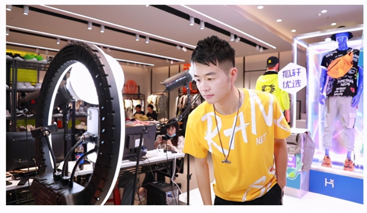 山鸡哥陈小春重庆演唱会,陈小春鸡哥