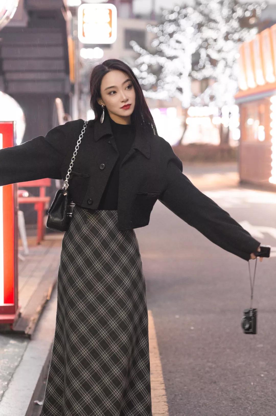 春冬穿搭,秋冬裙子怎么穿温暖又时髦