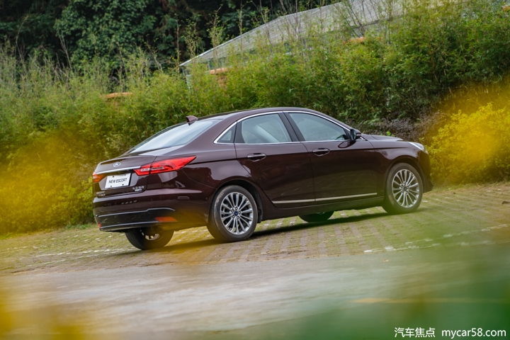 新手家用车选择福特福克斯怎么样,福特入门轿车