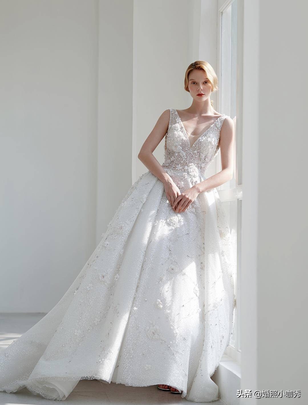 蓝色婚纱仙气梦幻简约,海边高级感婚纱推荐