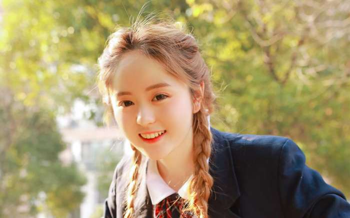 平胸的女孩更容易找到真爱,平胸女生会有爱情吗