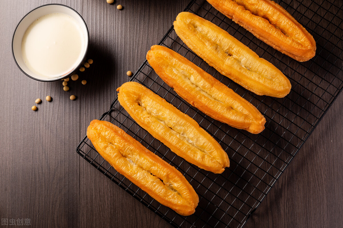 炸油条用泡打粉和小苏打制作方法,炸油条用小苏打和膨松剂效果好吗