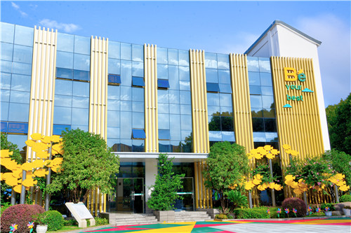 群山环抱的校园,无锡市育英小学