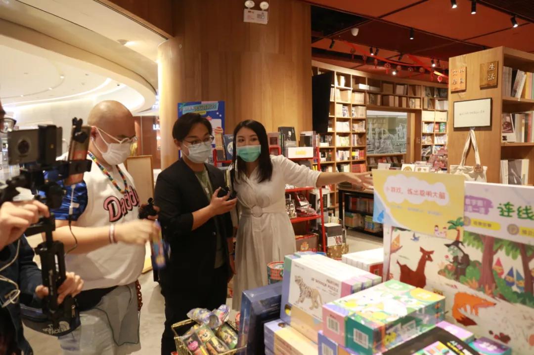 《喺咪松D先》加餐版！携手大旧Bob，带你周末哨街叉叉电~