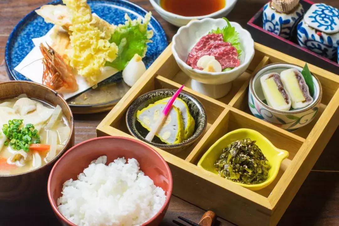 熊本熊真身零距离接触,观看表演,还有熊本限定套餐好吃好喝