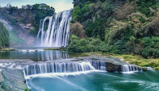 贵州黄果树瀑布和小七孔怎么选,多彩贵州荔波小七孔西江千户苗寨