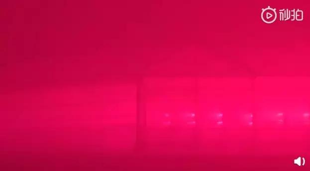 纽约夜晚的神秘蓝光,纽约奇异蓝光笼罩夜空外星人降临