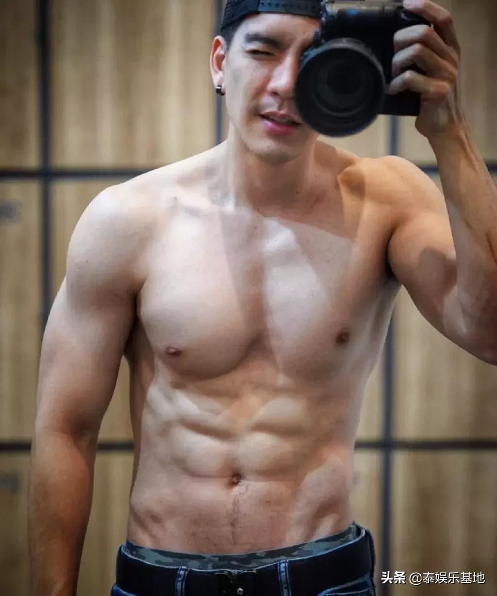 泰星和女友同框,泰星甜蜜日常生活