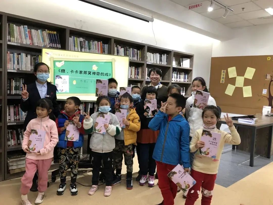 即便夹杂着拼音和错别字，孩子们还是写下了真情实感