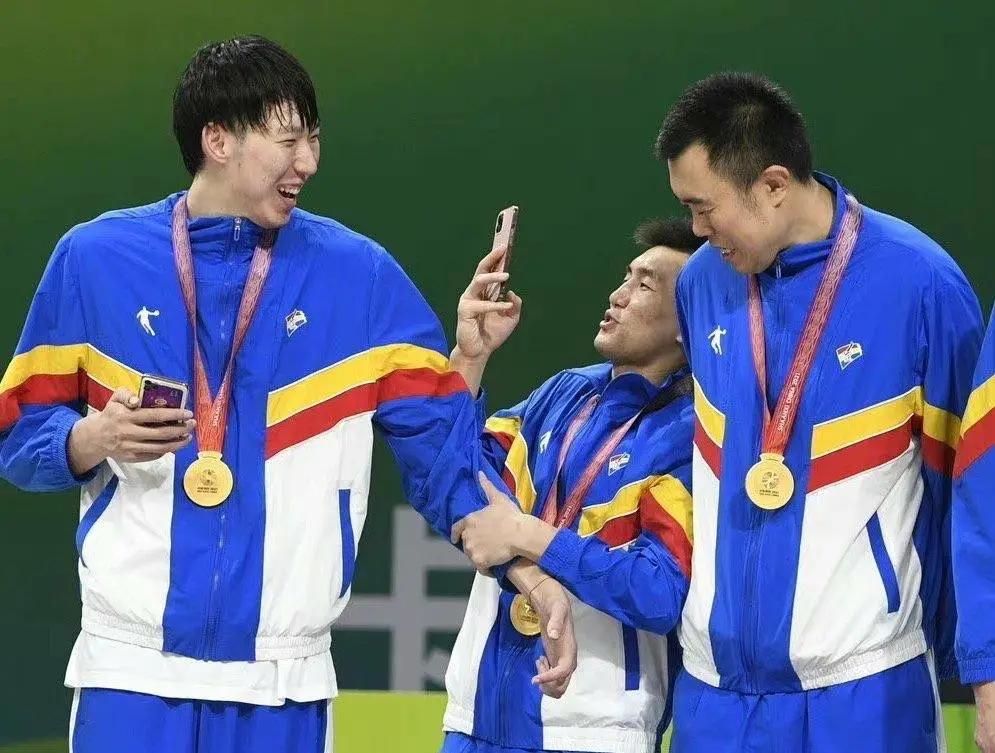 阿迪达斯签约胡明轩了吗,胡明轩代言阿迪事件