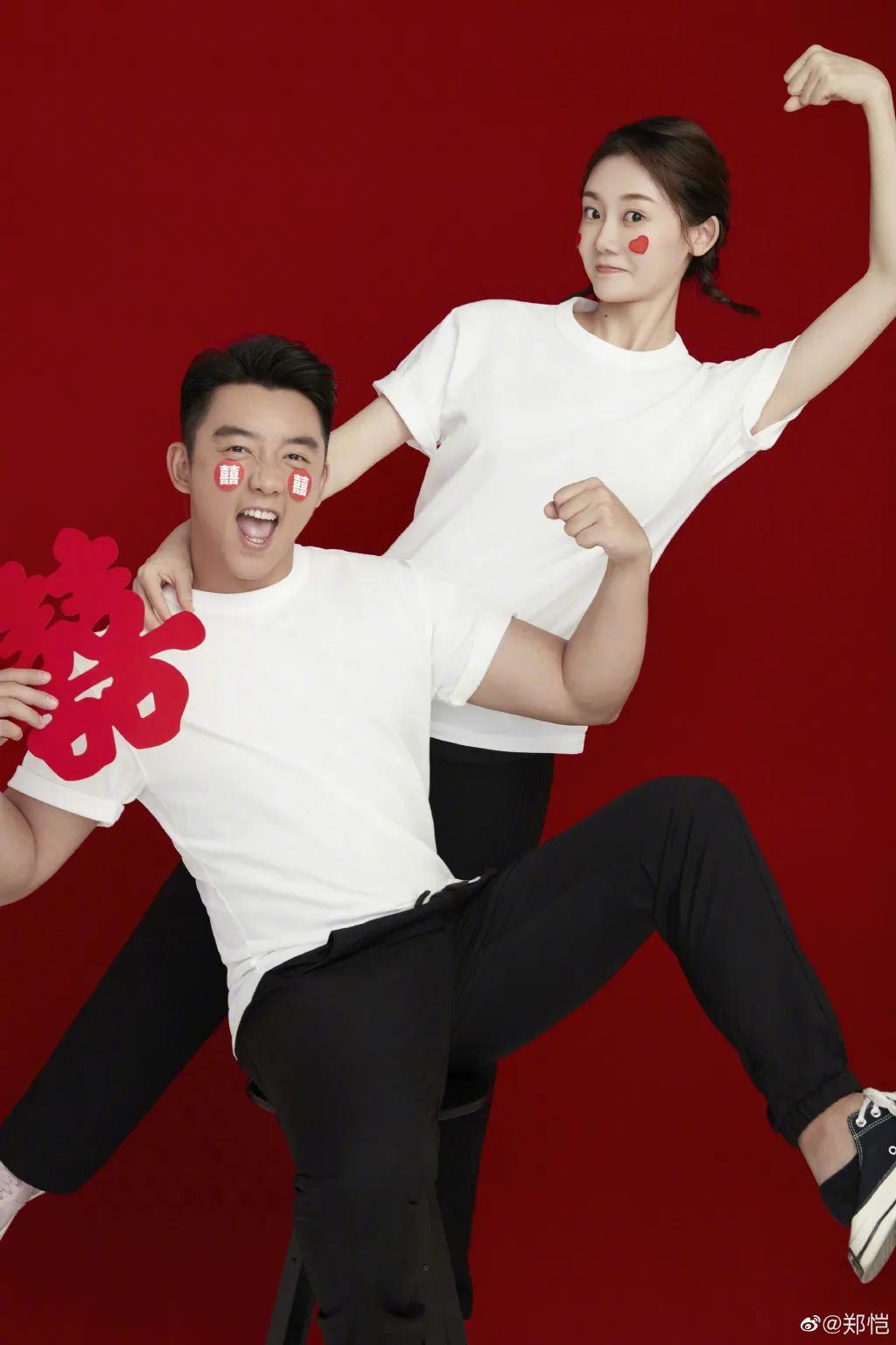 郑恺苗苗晒照庆祝结婚一周年,郑恺苗苗互相晒照庆祝结婚一周年