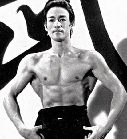 李小龙的成就真的很高吗,李小龙最强的九大功夫