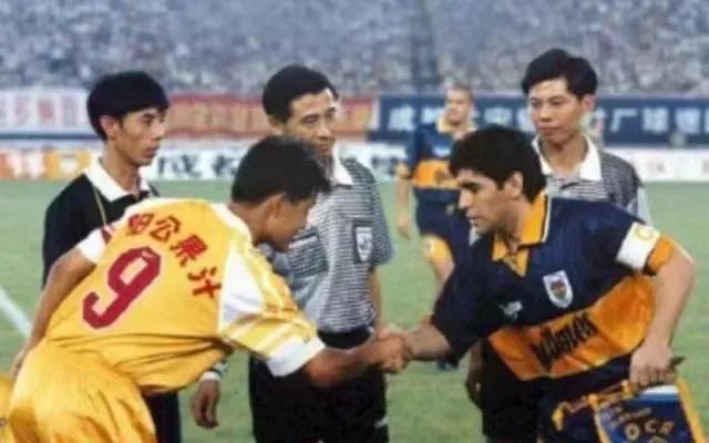 球王马拉多纳照片,马拉多纳成都行