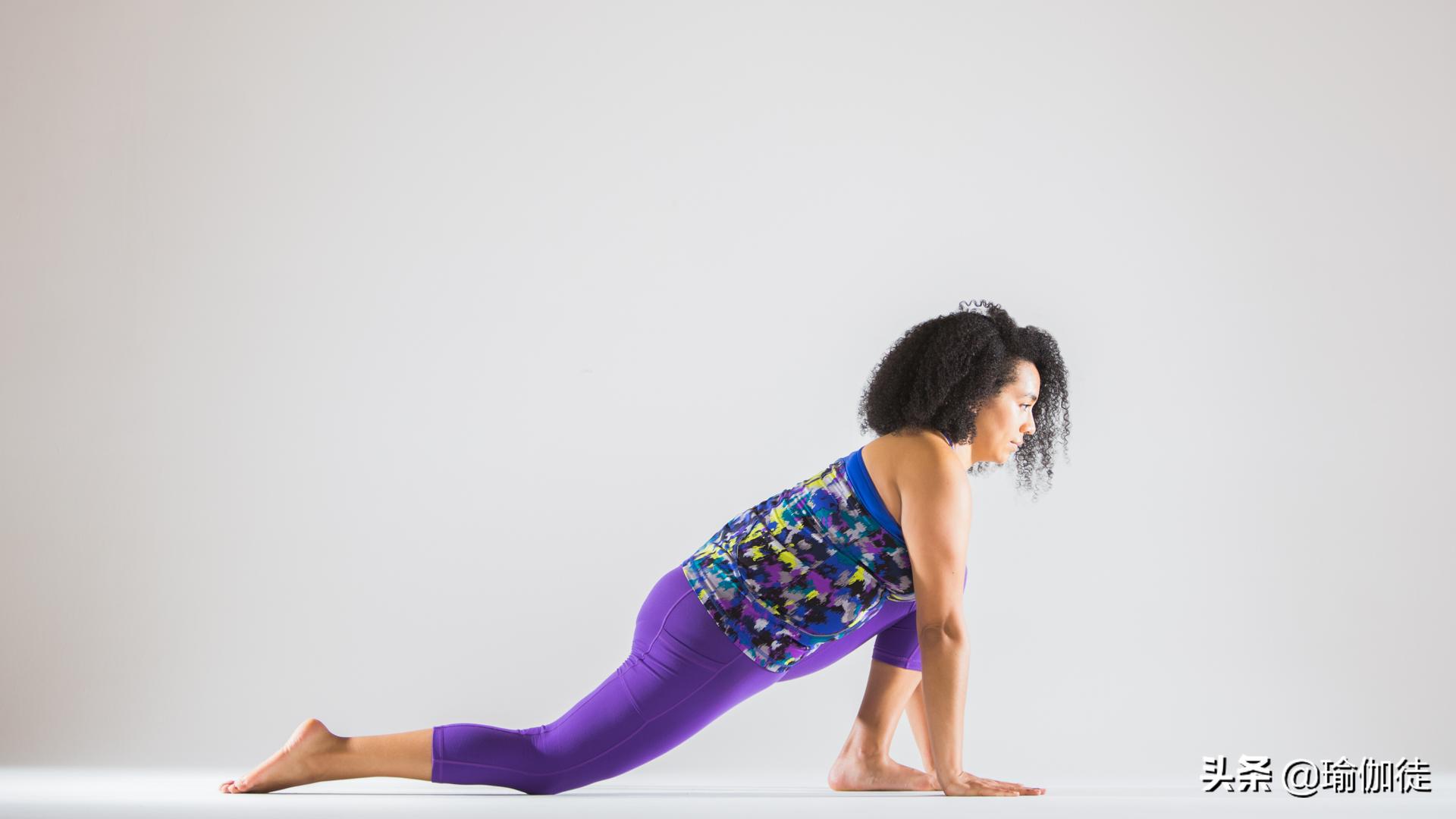 借助瑜伽球锻炼,借助有弹性带练瑜伽