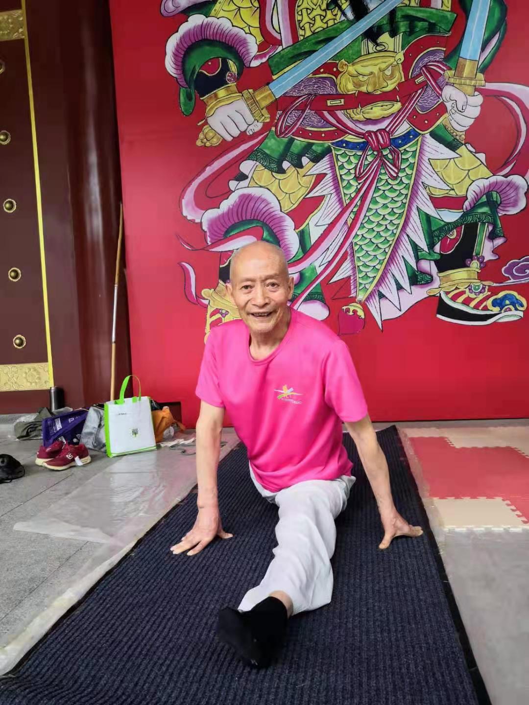 数九寒天，八十岁老夫妇每天凉水洗头擦身，我听后心里发抖