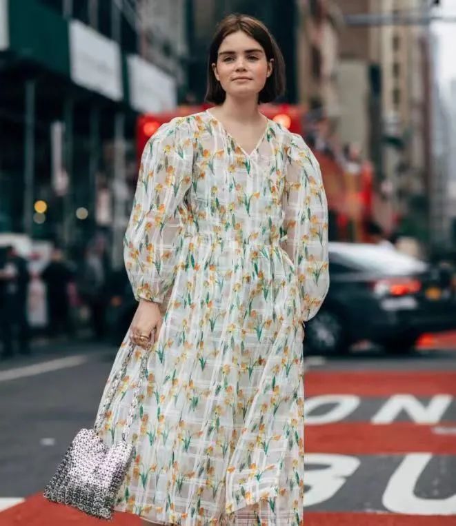 如何穿搭不会显头大,头大如何穿搭显高